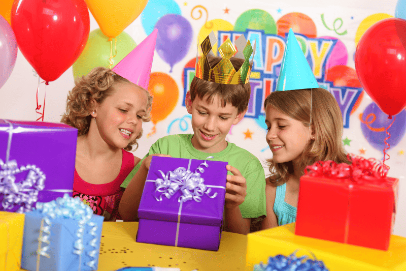 מתנת יום הולדת לילד - הרשימה שתעשה לכם את זה קל.